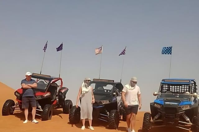 private-2-seater-dune-buggy-in-red-dunes-al-faya-desert_1